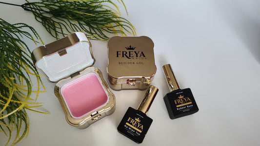Кутия с изграждащ гел и гел лакове от FREYA Nails, идеални за професионален маникюр