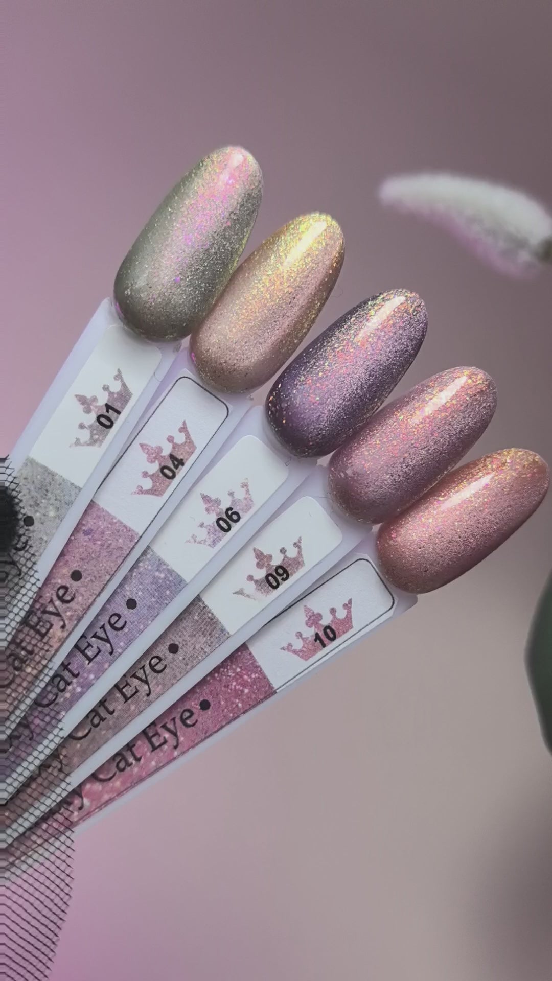 Гел лак Galaxy Cat Eye 04 на мостри. Перлени и пигментирани цветове с лепенка. Подходящи за магнитни ефекти.
