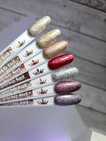 Гел лак Sparkly Gel 11 със супер пигментация и разнообразие от блестящи цветове на пробни палки.