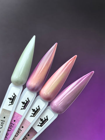 Гел лак Tutti Frutti Cat Eye - Plum Velvet цветни нокти с бляскави нюанси в различни тонове.